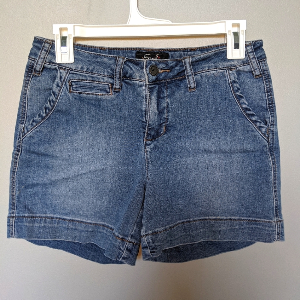 Unique style denim shorts